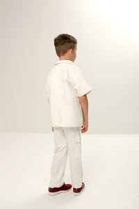 Cargo trousers for kids with multiple pockets and a durable design for active wear